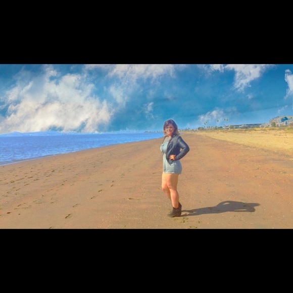 Meet your Posher, Lauren - Picture 2 of 3